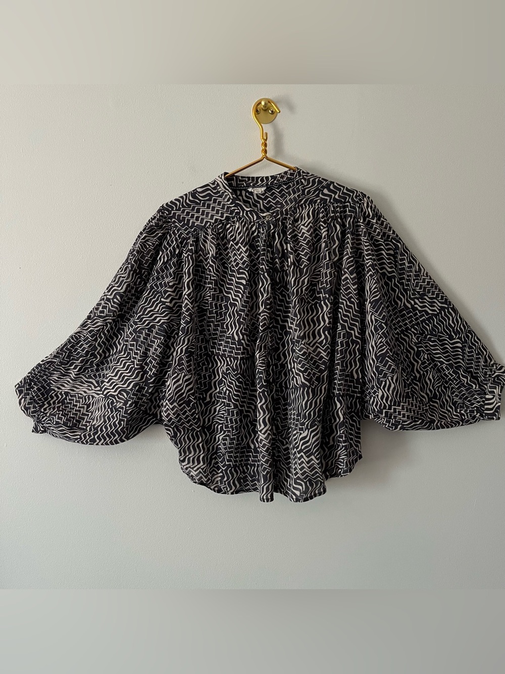 Pilcro The Sidney Batwing Blouse Gray White Wave Abstract Oversized Relaxed Med